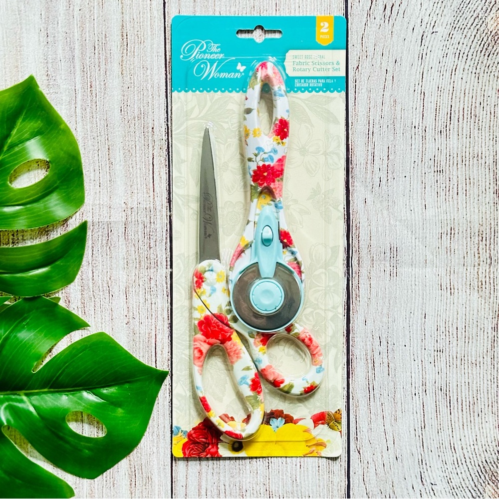 The Pioneer Woman Sweet Rose 45mm Rotary & 8" Fashion Scissors Set NEW